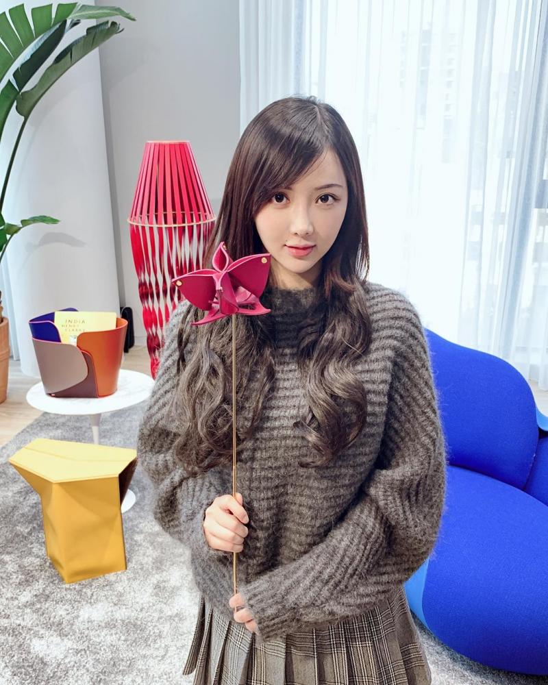 這不像素人規格啊！正妹護理師「言兒」遊海邊穿得太火辣。