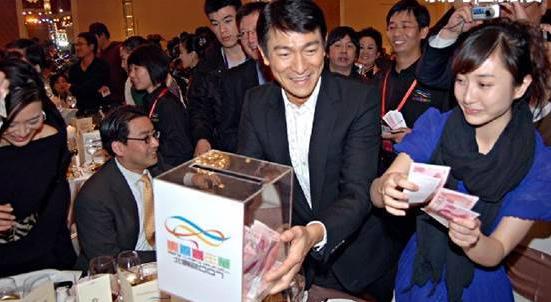 劉德華捐5000萬，周潤發捐60億，她捐了90億卻無人知曉