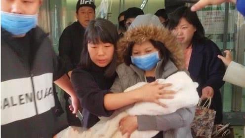 名氣不一樣，高圓圓產後出院沒被拍到照片，而趙麗穎陣仗大！