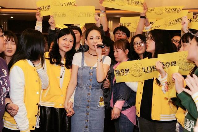 和謝娜疏遠？拍偶像劇裝嫩？陳喬恩在綜藝回應質疑！