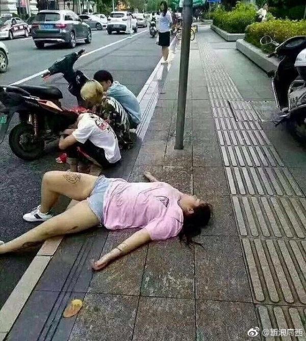 女子酒醉躺路上整夜，3名男子一旁「默默守候」到早上！救護車來的時候，卻被女子嚇一跳！