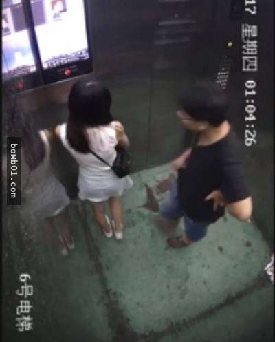17歲正妹搭電梯被色狼鄰居猥褻「逃出門還被拉回去」，接著監視器還拍下她被壓下去舔的畫面…！