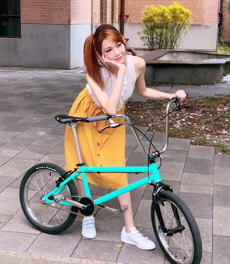 這妹子超級健！正妹教練「楊甯」緊緻美體腹肌乍現。