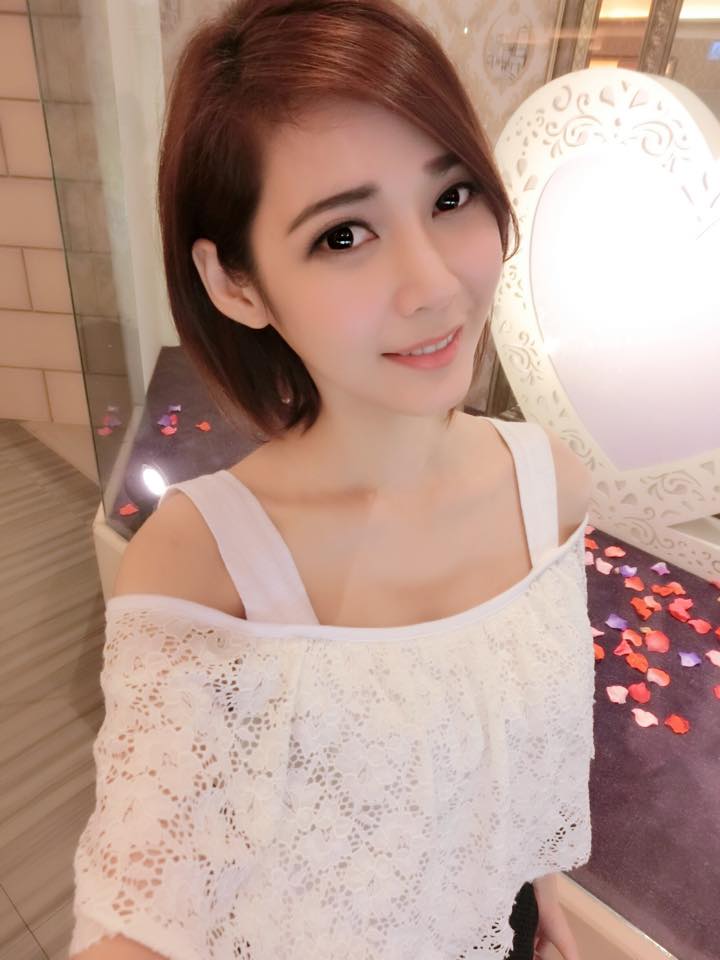這妹子超級健！正妹教練「楊甯」緊緻美體腹肌乍現。