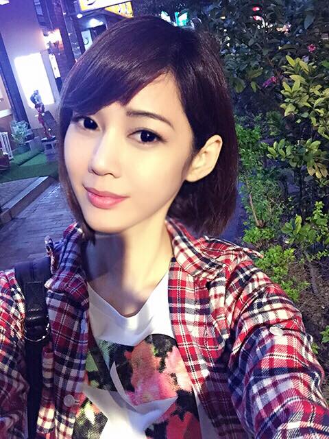 這妹子超級健！正妹教練「楊甯」緊緻美體腹肌乍現。