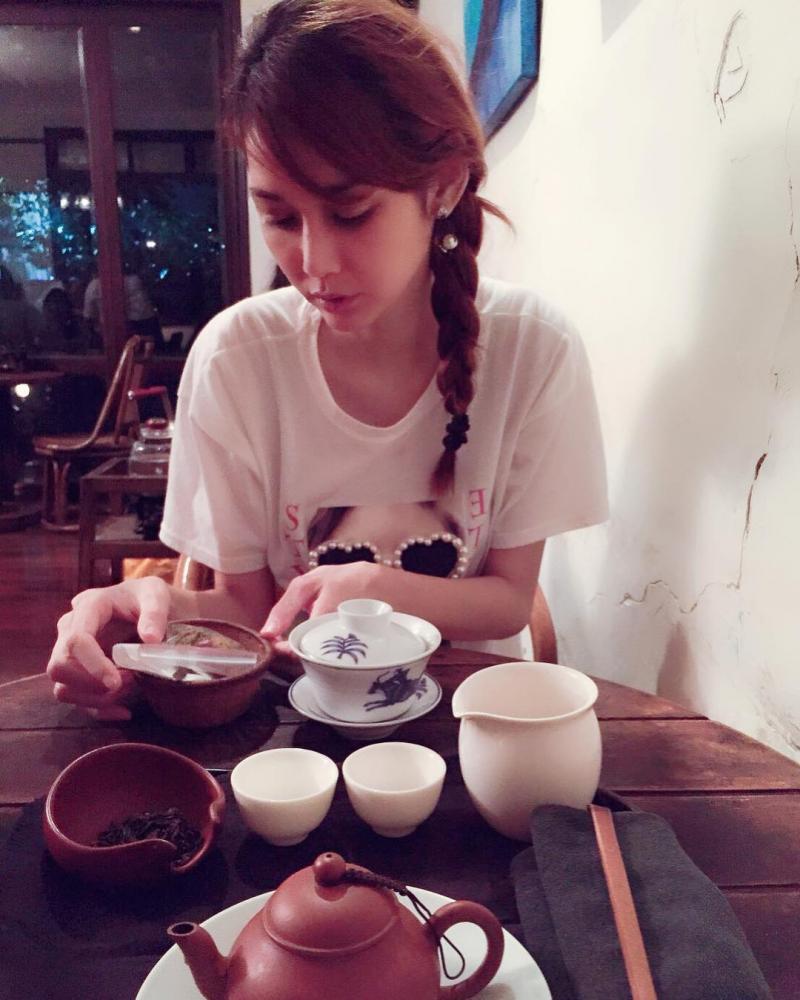 這妹子超級健！正妹教練「楊甯」緊緻美體腹肌乍現。