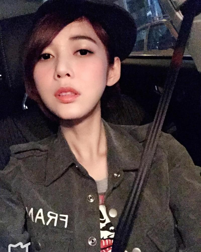 這妹子超級健！正妹教練「楊甯」緊緻美體腹肌乍現。