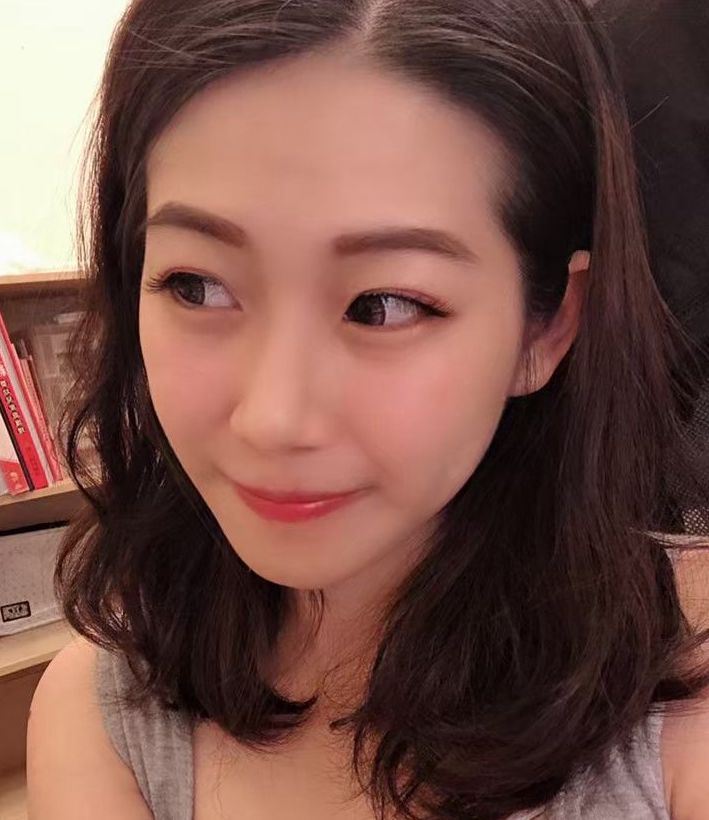 台中單親媽徵室友！爽包吃包住… 眾人一看她「火辣高顏值」超juicy 暴動：報名表哪拿？