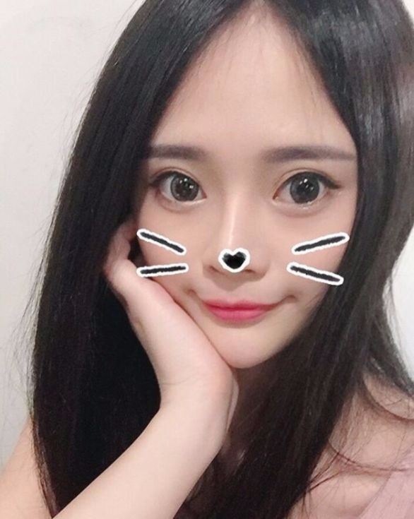 吃飯一直被拍！「正妹吃麵線」超讓人看醉了...男友才能擁有的超幸福瞬間啊…