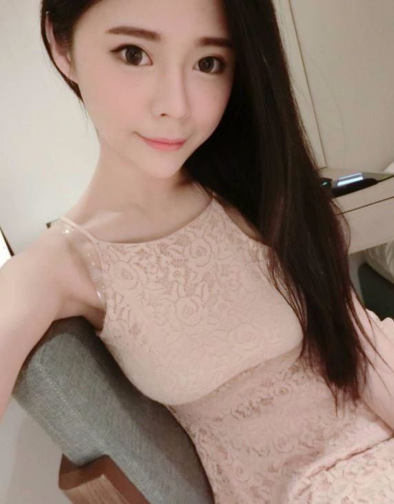 吃飯一直被拍！「正妹吃麵線」超讓人看醉了...男友才能擁有的超幸福瞬間啊…