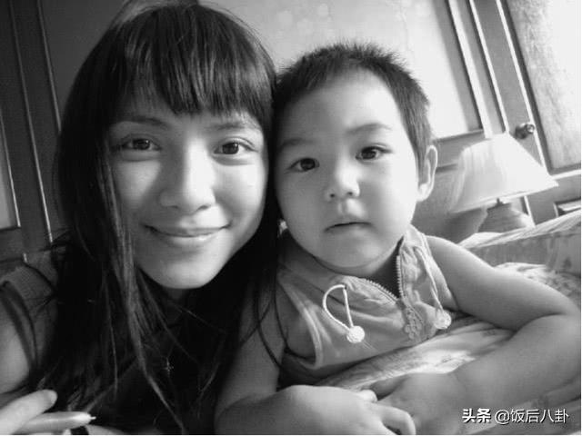 李心潔曬19歲繼女近照低調秀母愛，17年視如己出被贊天使繼母