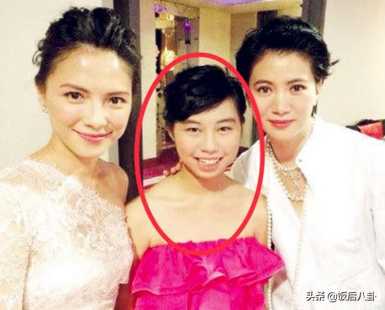李心潔曬19歲繼女近照低調秀母愛，17年視如己出被贊天使繼母