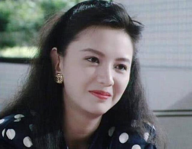 曾華倩曬素顏近照狀態好，53歲的她太少女了
