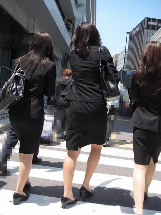 他問女生「穿超短熱褲」坐捷運不衛生？妹子一現身...網友全部歪樓