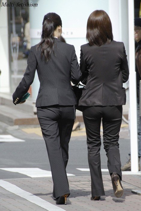 他問女生「穿超短熱褲」坐捷運不衛生？妹子一現身...網友全部歪樓