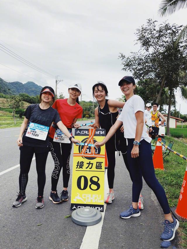產後3月的陳意涵和產後6個月的張柏芝同框，兩人和李湘成鮮明對比！