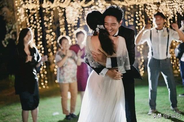 【甜蜜的背後~】黃翠如蕭正楠舉行婚禮後去度蜜月，BB在機場一臉不高興一個人離開，老公馬上哄回！