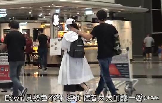 【甜蜜的背後~】黃翠如蕭正楠舉行婚禮後去度蜜月，BB在機場一臉不高興一個人離開，老公馬上哄回！