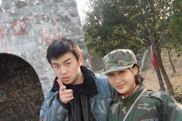 20歲出道25歲嫁同學雷佳音，結婚9年育一女，今34歲幸福似少女