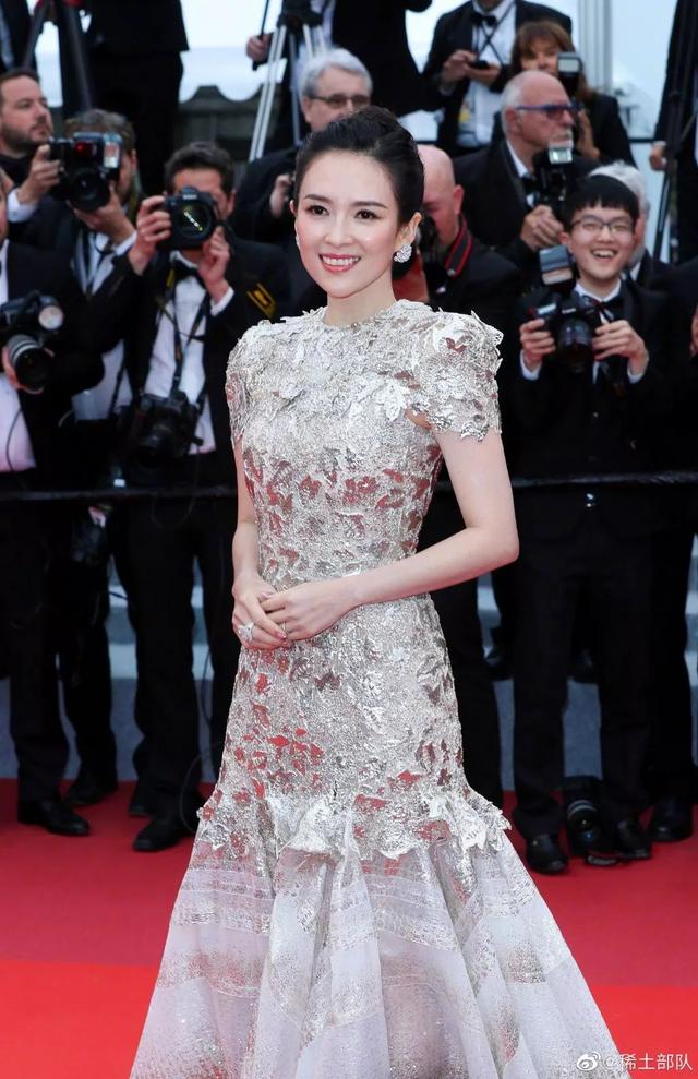 40歲章子怡再次爆紅坎城！4口泡麵、1碗豆芽，誰能比她更狠？