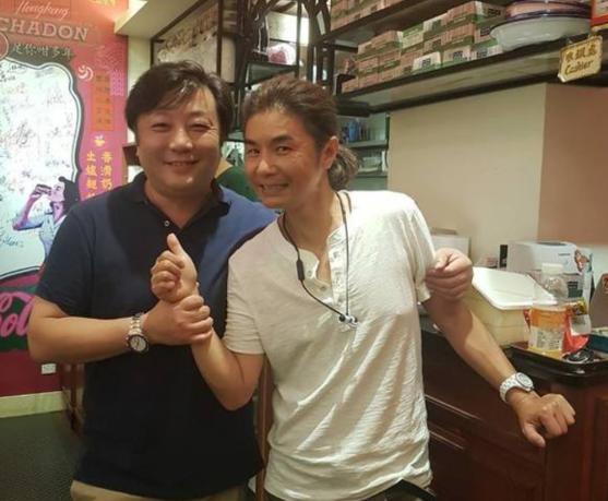 經典港劇《我和春天有個約會》的「唐尼」，退出二十年胖如王晶