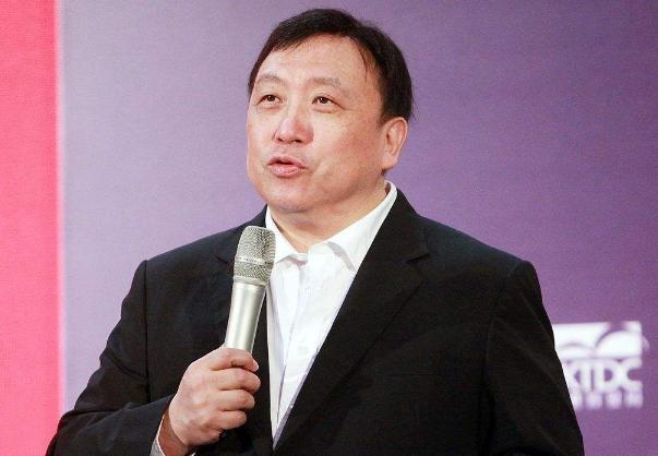 經典港劇《我和春天有個約會》的「唐尼」，退出二十年胖如王晶