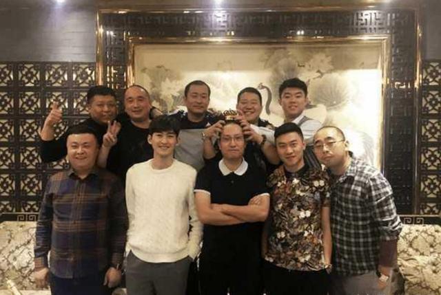 58歲劉德華一不小心曬出同學聚會照，林志玲曬出同學聚會照，再次證明有明星的聚會別去！