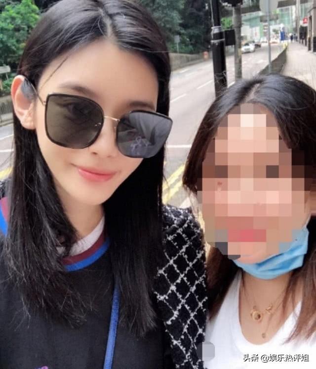 奚夢瑤陪四太逛街，何超蓮陪友人看演唱會，豪門裡的女人接地氣