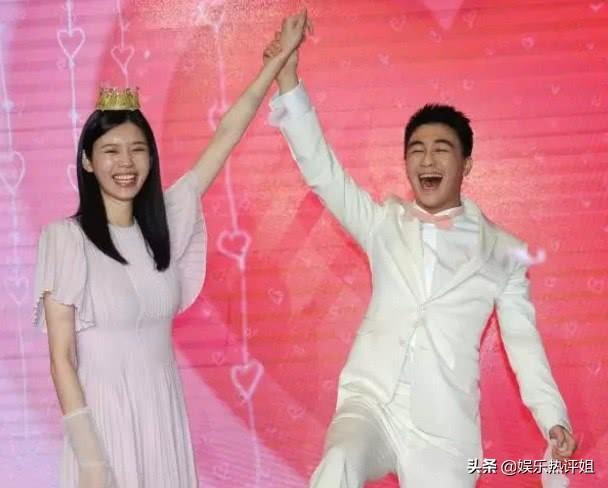 奚夢瑤陪四太逛街，何超蓮陪友人看演唱會，豪門裡的女人接地氣