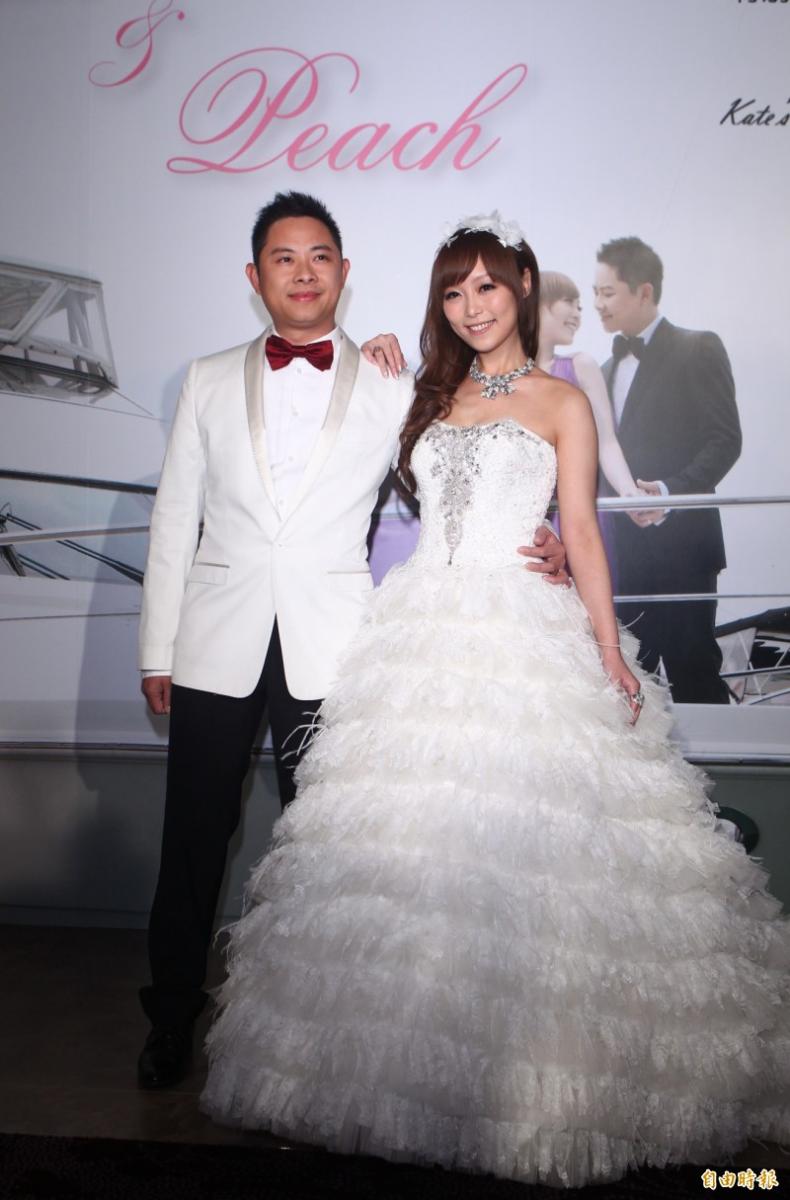 10億富尪鬧婚變！小蜜桃姐姐傳出「老公欠債2700萬落跑」　親筆致歉「意外扯出跟郭宗坤有關」