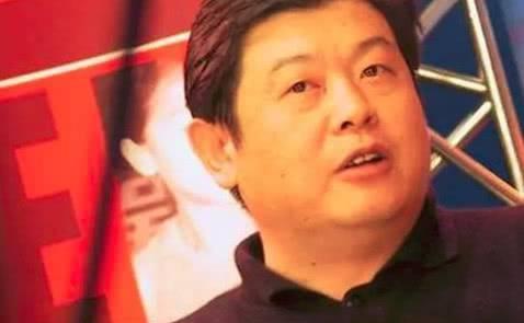 丈夫去世守寡14年，馮小剛幫她還債，葛優替他養孩子