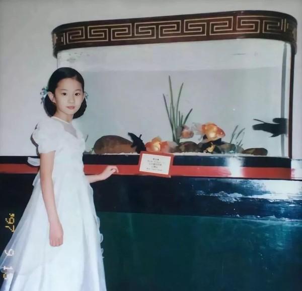 胡歌楊冪熱巴劉亦菲，明星童年萌照，你能認出幾個？