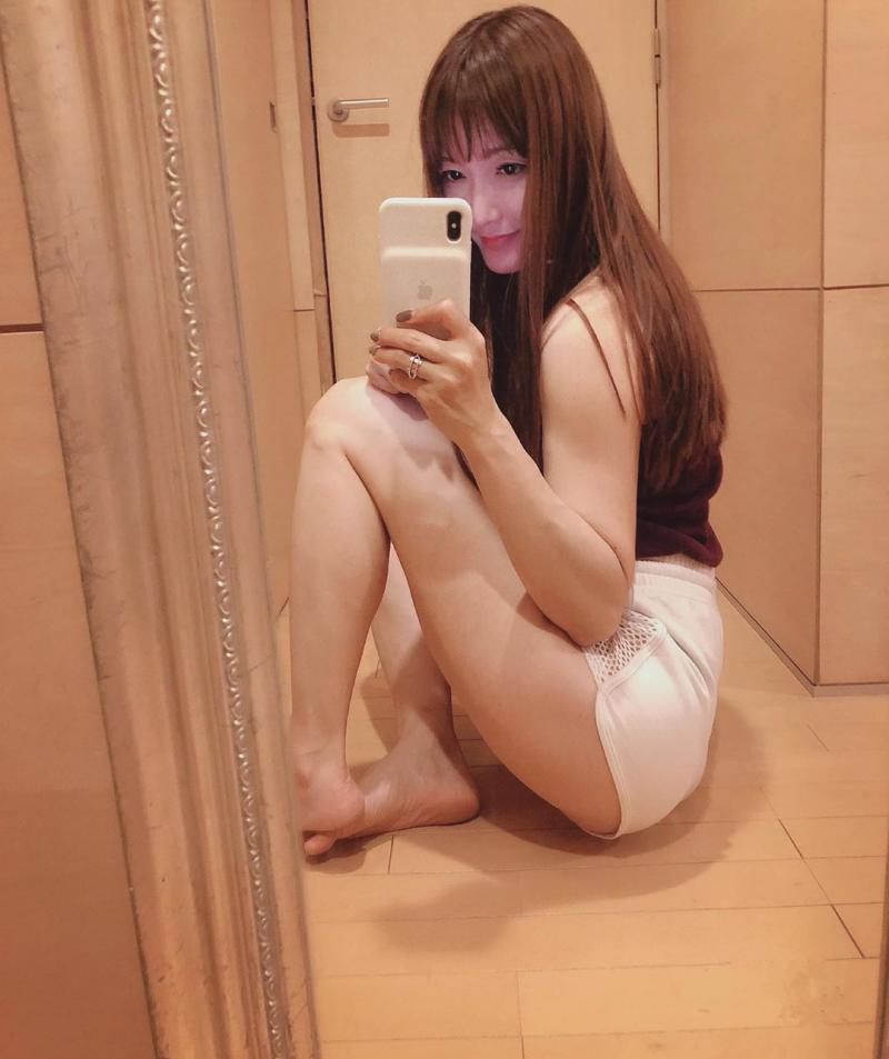 女兒已經高一！美魔女「地方媽媽」Kumi有馬甲線　網友：羨慕她老公！