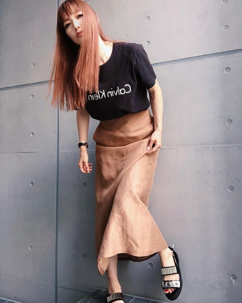 女兒已經高一！美魔女「地方媽媽」Kumi有馬甲線　網友：羨慕她老公！
