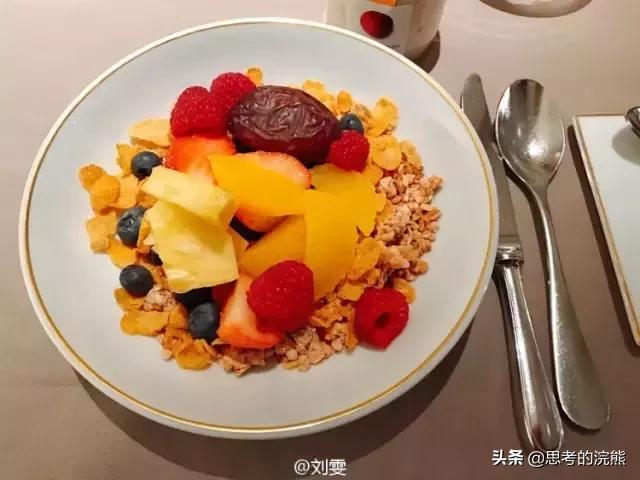 毛不易瘦了，章子怡泡麵只吃四口，娛樂圈都是狠人！