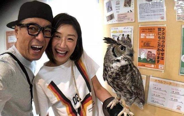 他在孤兒院長大，14歲街頭賣藝，如今身價千萬！