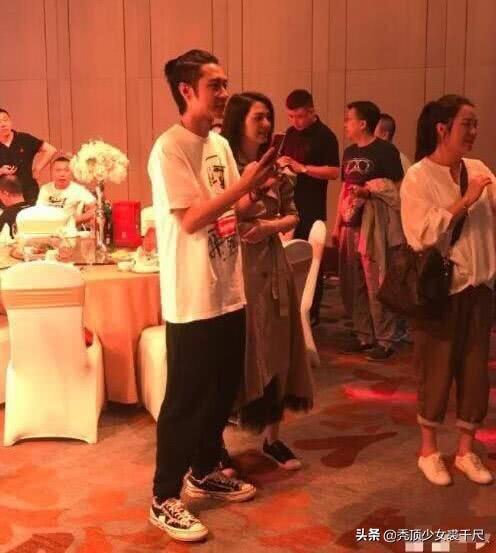 洪欣張丹峰一家三口現身香港，帶女兒逛街有說有笑破不合傳聞！
