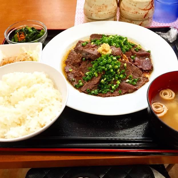 日本員工食堂火了！網友：老闆不發工資也認了