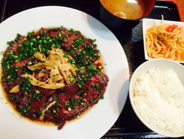日本員工食堂火了！網友：老闆不發工資也認了