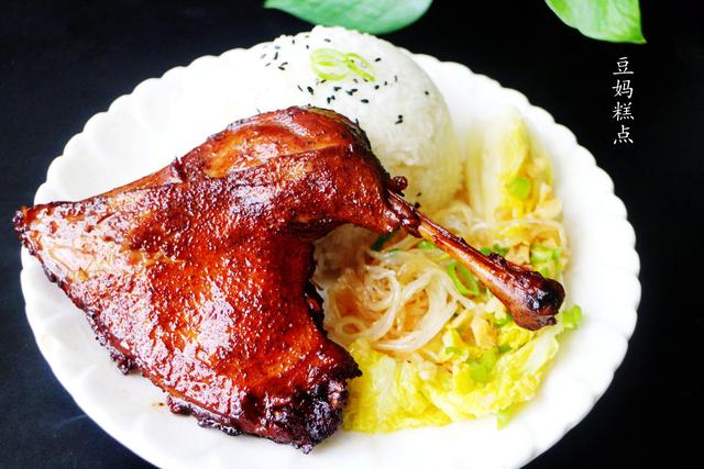 鴨腿怎麼做好吃？教你做香噴噴的鴨腿飯，皮香味足