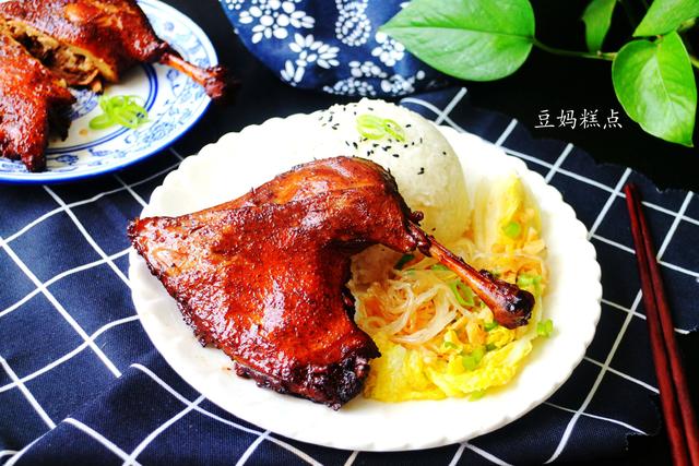 鴨腿怎麼做好吃？教你做香噴噴的鴨腿飯，皮香味足
