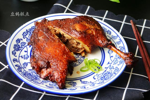 鴨腿怎麼做好吃？教你做香噴噴的鴨腿飯，皮香味足