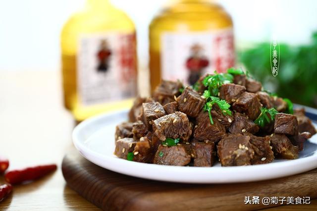 喝酒吃肉是一種境界，這道美味搭配這款好酒，好吃特滿足