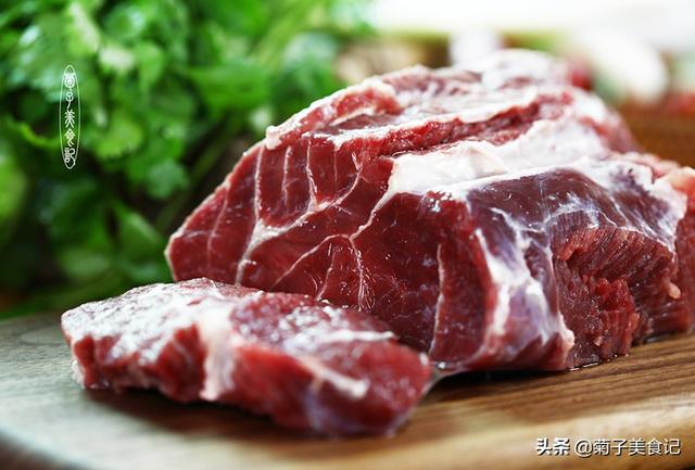 喝酒吃肉是一種境界，這道美味搭配這款好酒，好吃特滿足