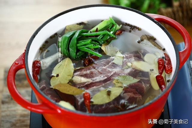 喝酒吃肉是一種境界，這道美味搭配這款好酒，好吃特滿足