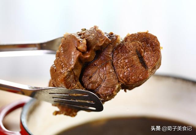 喝酒吃肉是一種境界，這道美味搭配這款好酒，好吃特滿足
