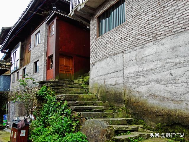 這個被梯田雲海淹沒的村莊，美如仙境少有人來