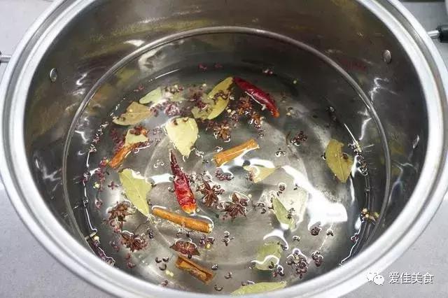 教你做水煮花生：掌握技巧做出來的比外面賣的好吃，酒桌必備小菜