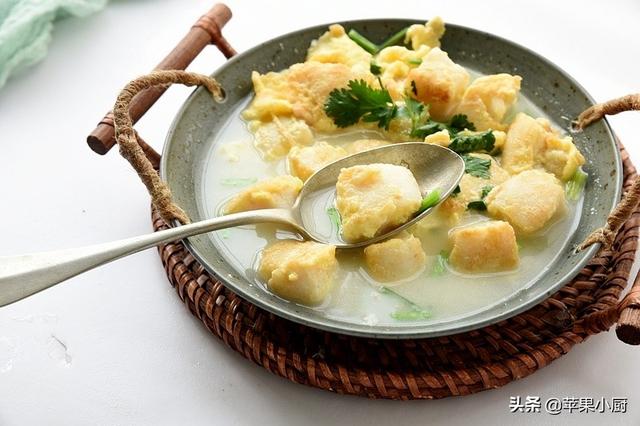 這個魚我家每周都要做一回，沒有刺全是肉，用勺挖著吃太省事了