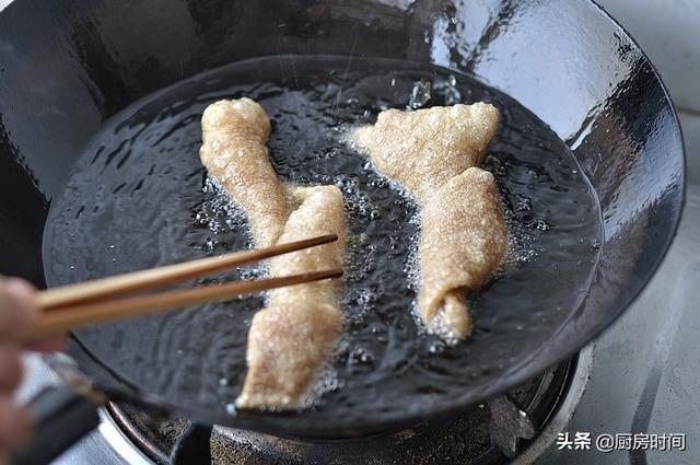 自從把豬皮這樣處理後，再也不用做皮凍了，隨吃隨取放一年都不壞